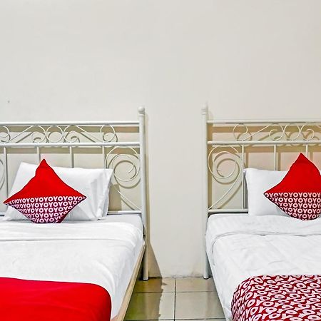 Oyo 90689 Lily House Hotel Tangerang Ngoại thất bức ảnh