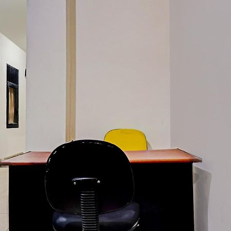 Oyo 90689 Lily House Hotel Tangerang Ngoại thất bức ảnh