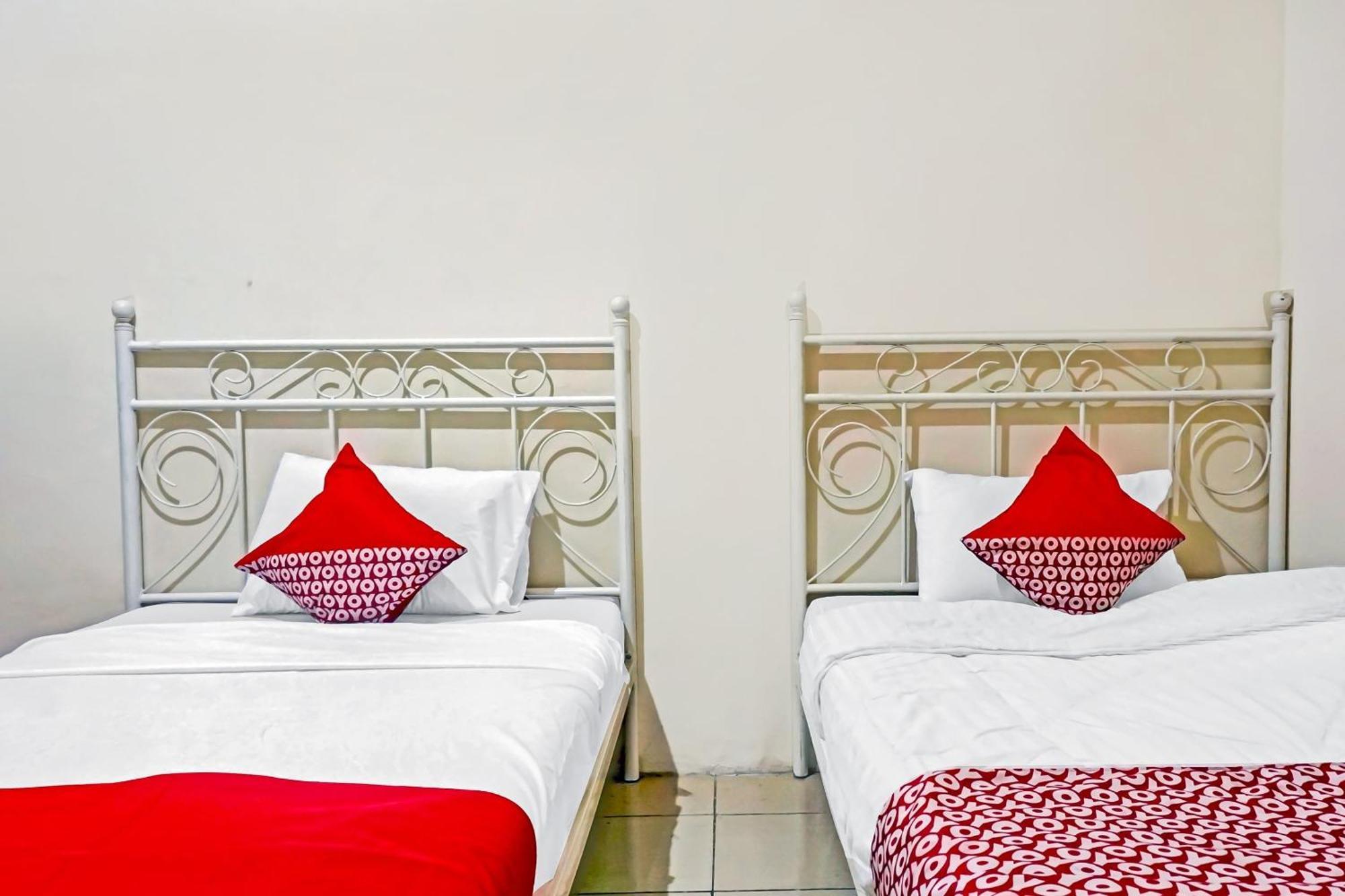 Oyo 90689 Lily House Hotel Tangerang Ngoại thất bức ảnh