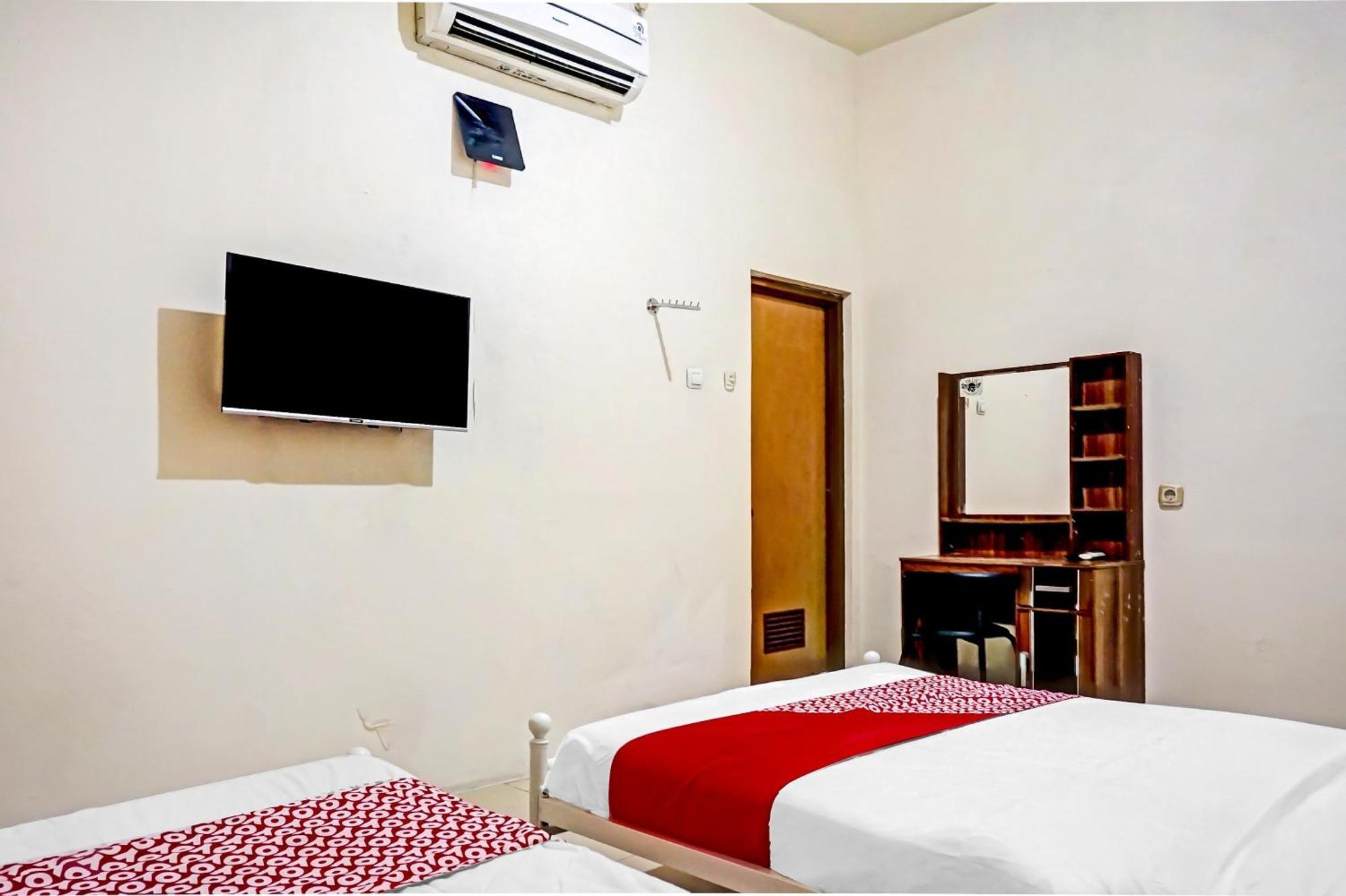 Oyo 90689 Lily House Hotel Tangerang Ngoại thất bức ảnh
