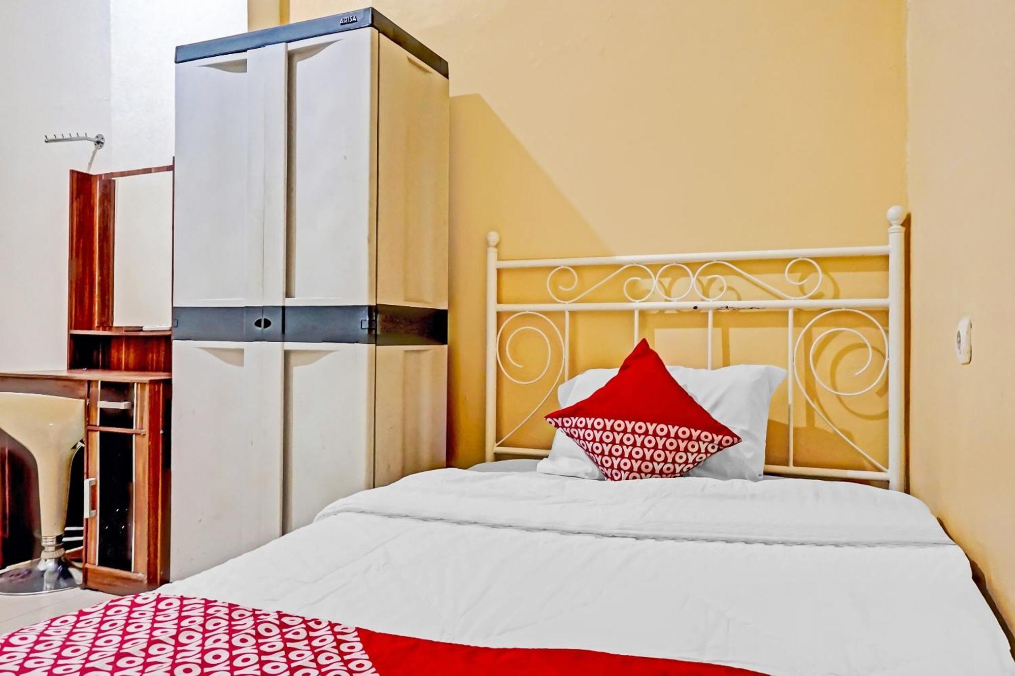 Oyo 90689 Lily House Hotel Tangerang Ngoại thất bức ảnh