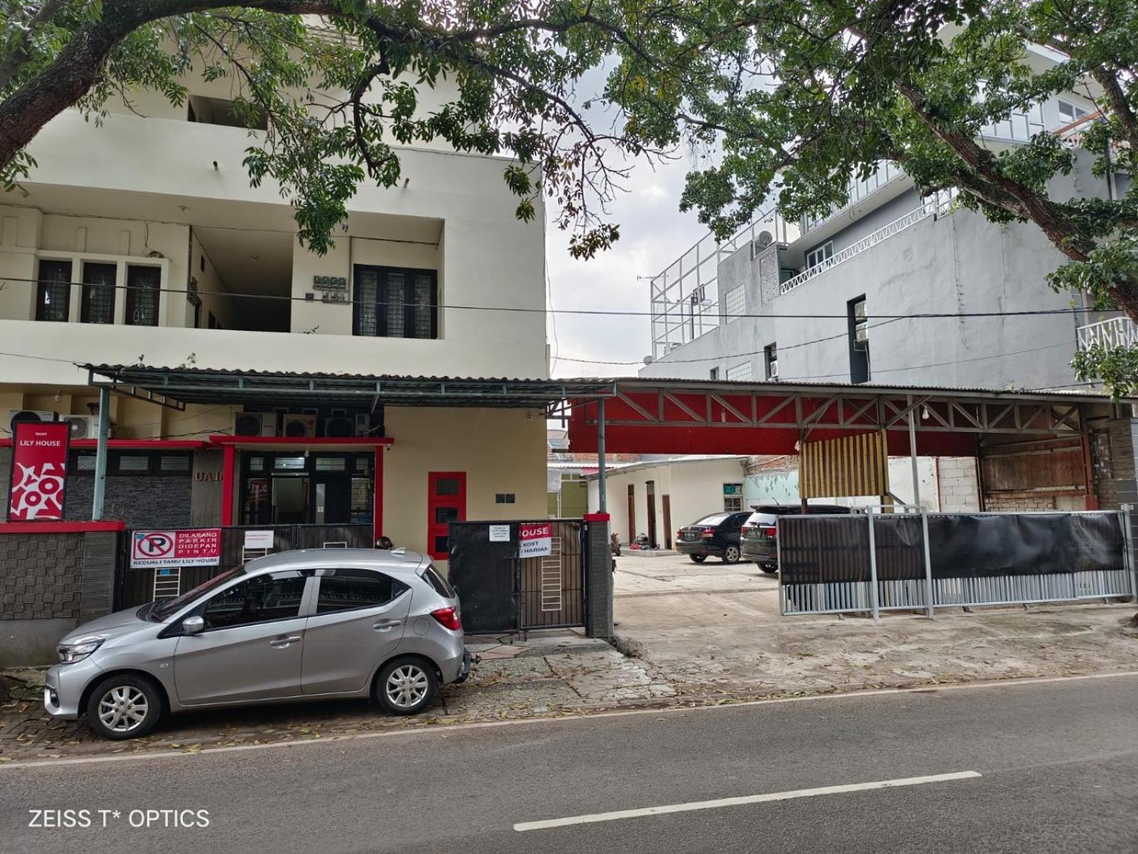 Oyo 90689 Lily House Hotel Tangerang Ngoại thất bức ảnh