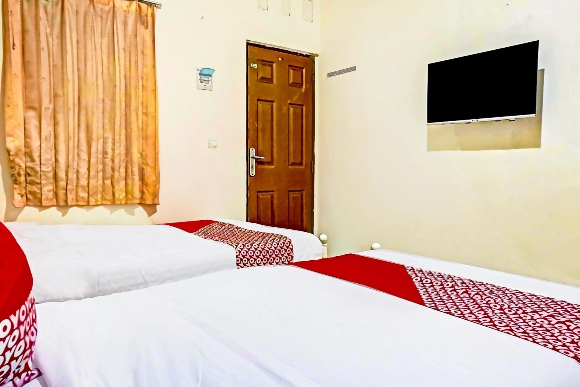 Oyo 90689 Lily House Hotel Tangerang Ngoại thất bức ảnh