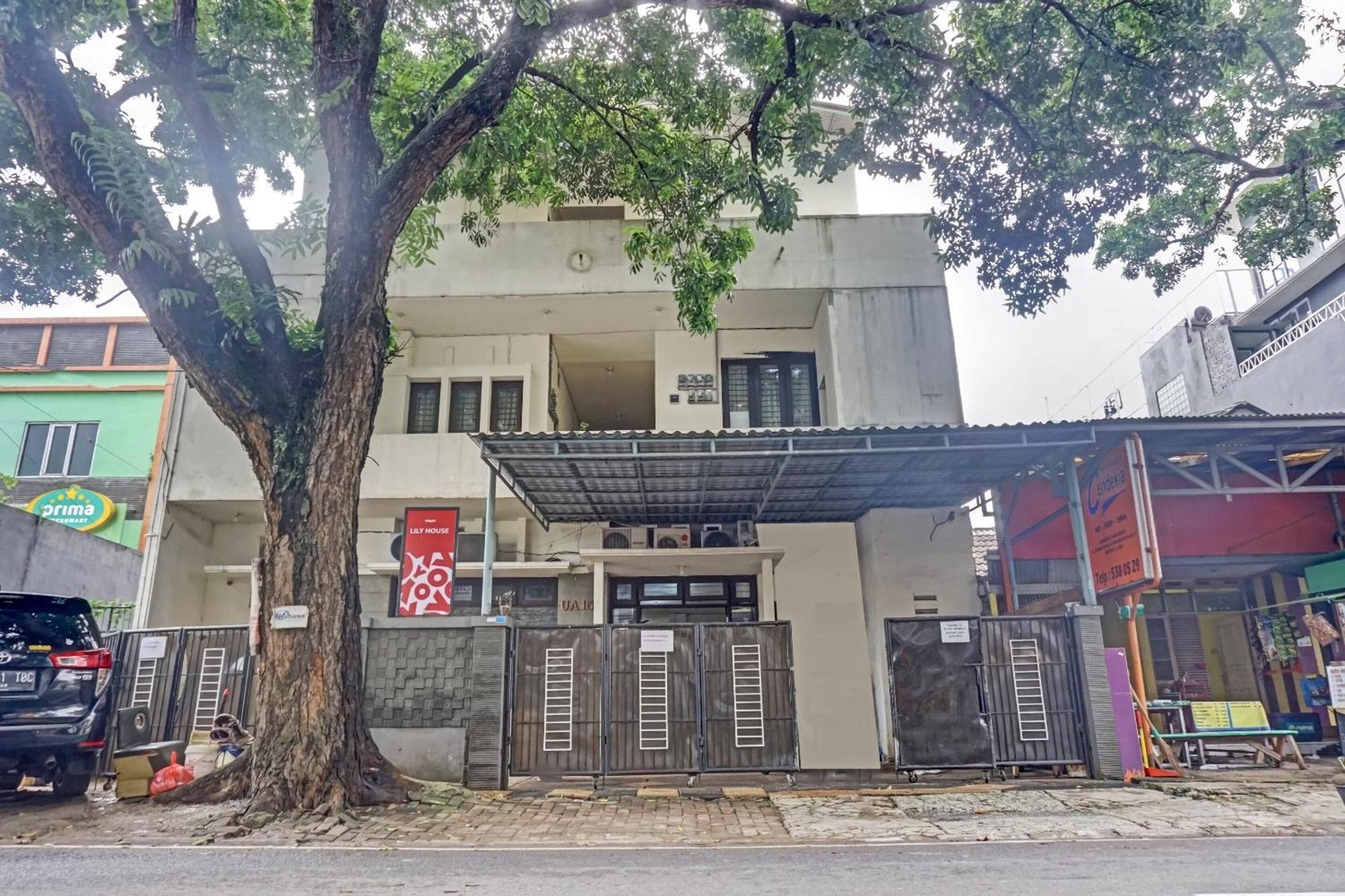 Oyo 90689 Lily House Hotel Tangerang Ngoại thất bức ảnh