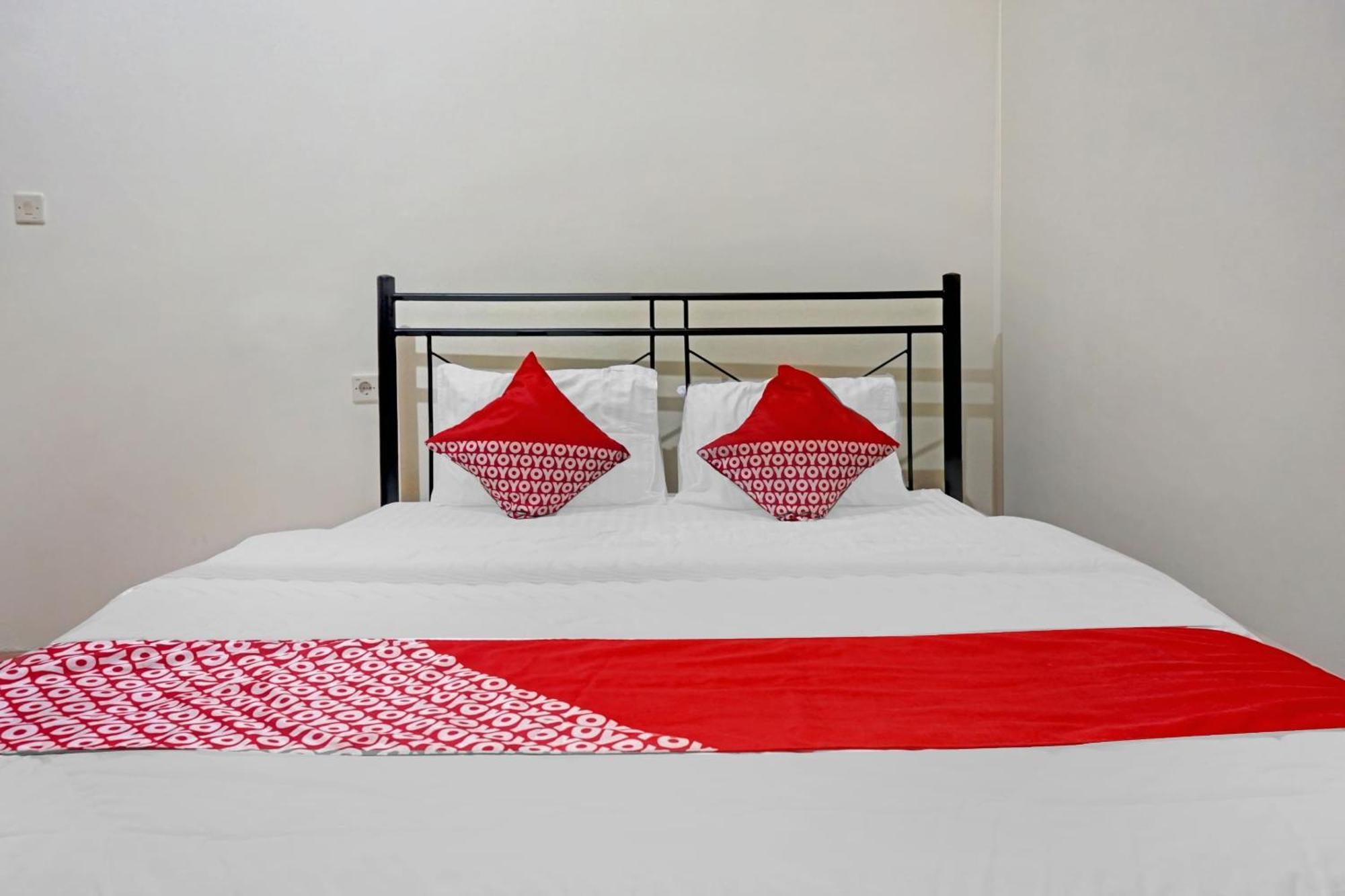 Oyo 90689 Lily House Hotel Tangerang Ngoại thất bức ảnh