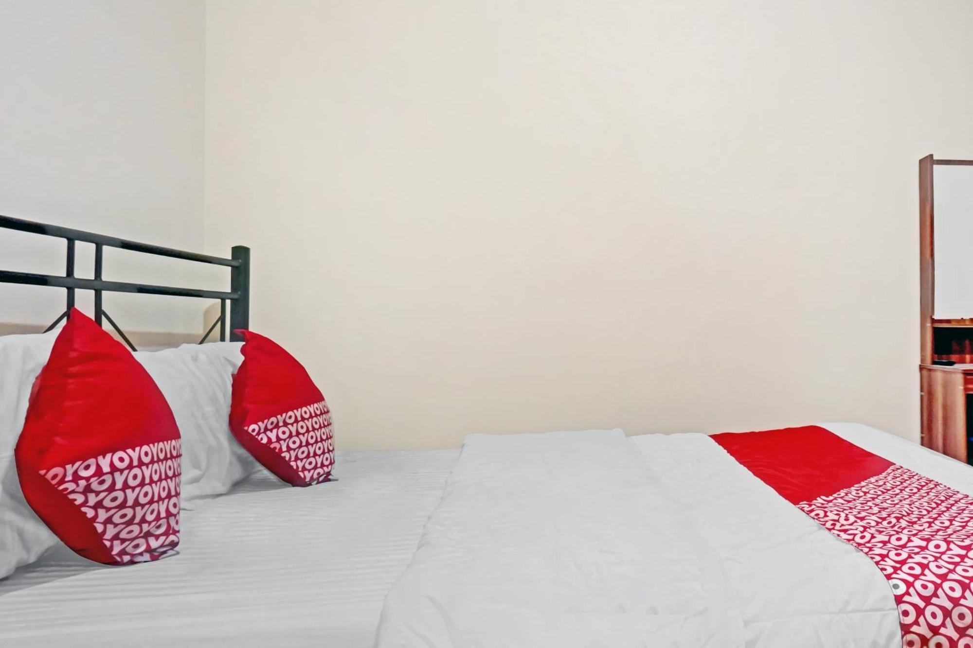 Oyo 90689 Lily House Hotel Tangerang Ngoại thất bức ảnh