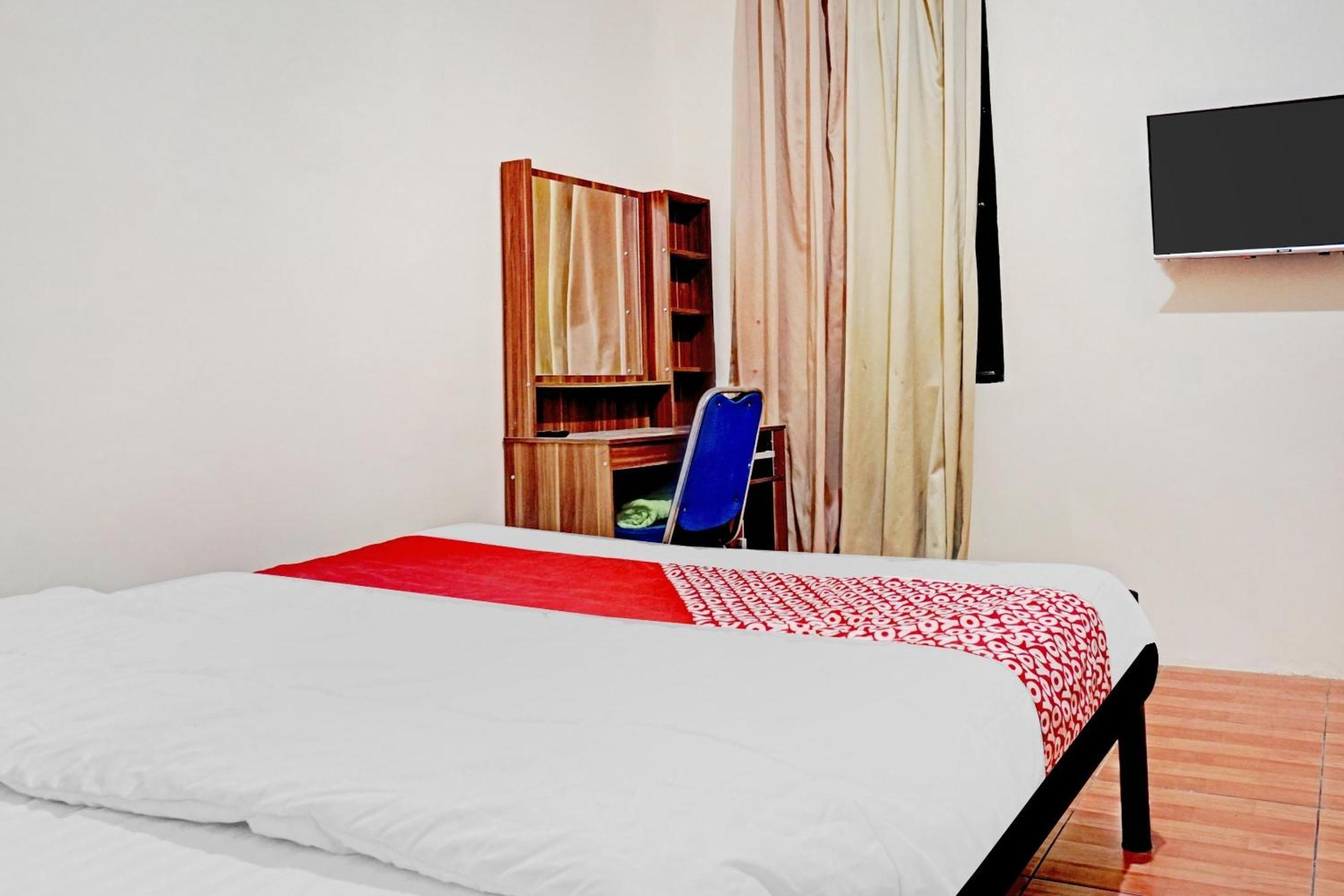 Oyo 90689 Lily House Hotel Tangerang Ngoại thất bức ảnh