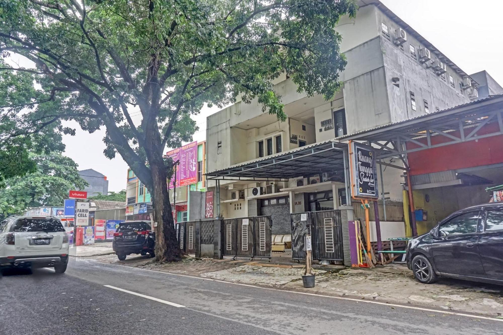 Oyo 90689 Lily House Hotel Tangerang Ngoại thất bức ảnh