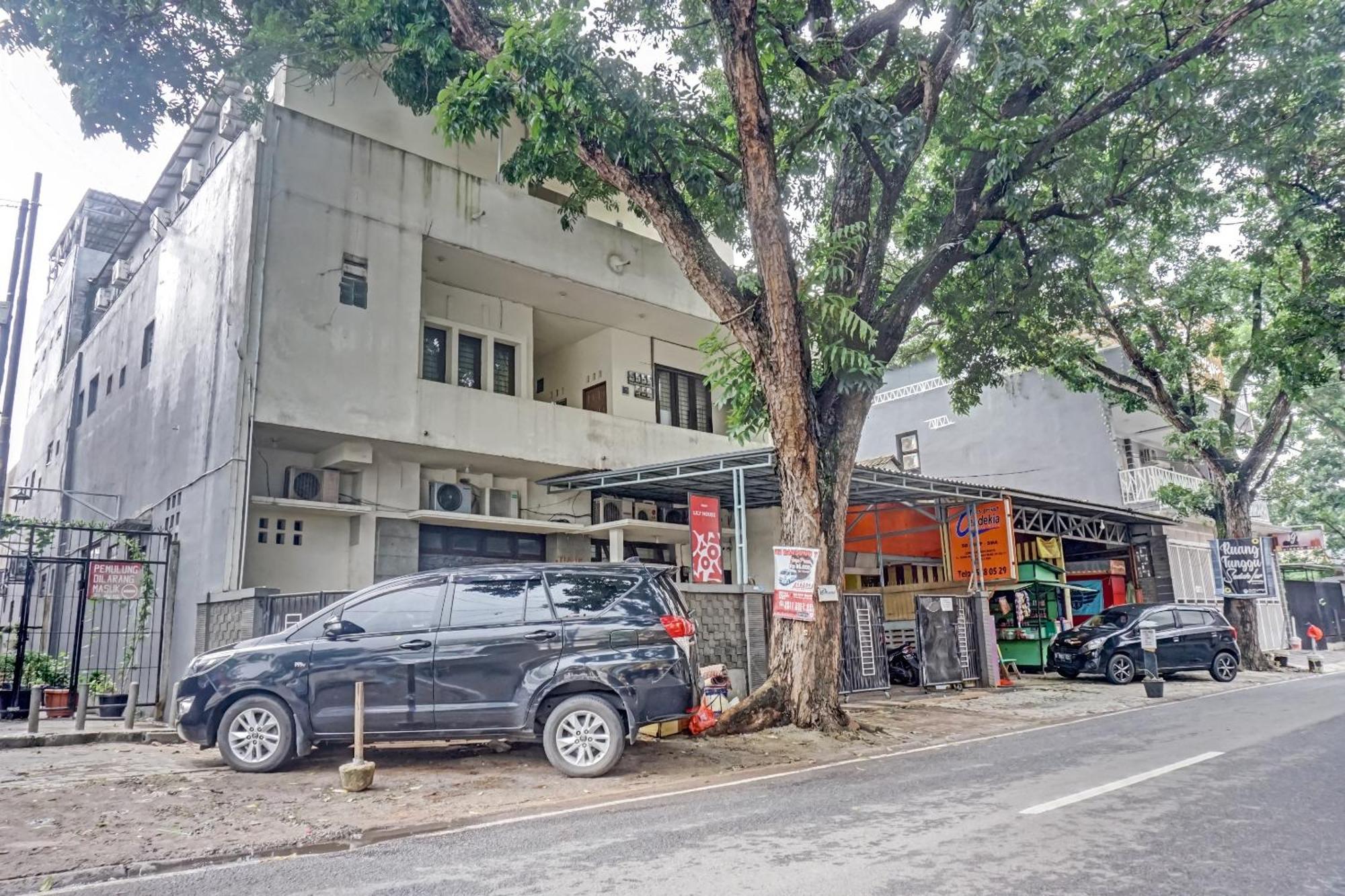 Oyo 90689 Lily House Hotel Tangerang Ngoại thất bức ảnh